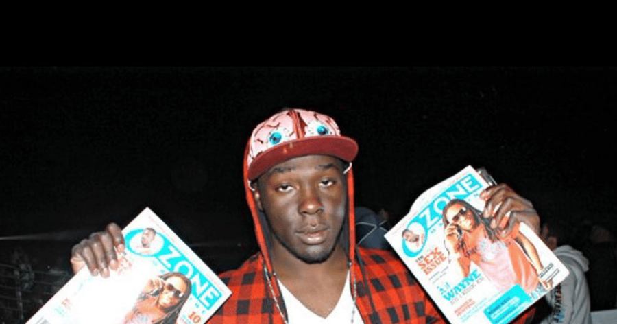 Young Cyrus holding OZONE magazines